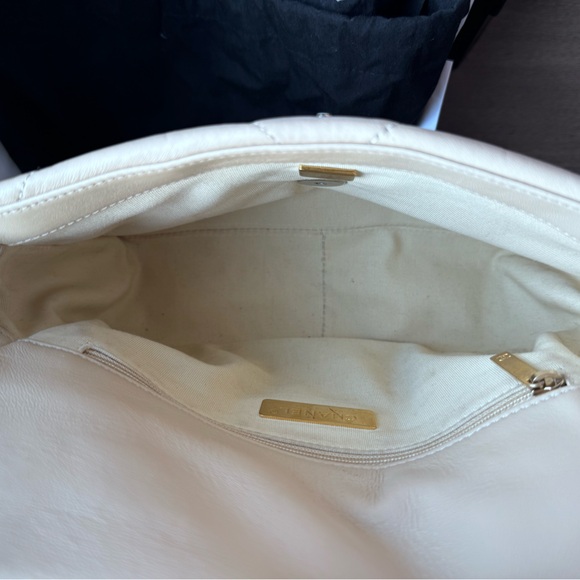 Lambskin Quilted Medium Chanel 19 Bag in Beige - Picture 13 of 14